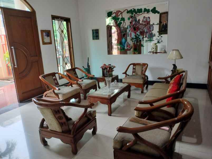 dijual rumah taman palem lestari