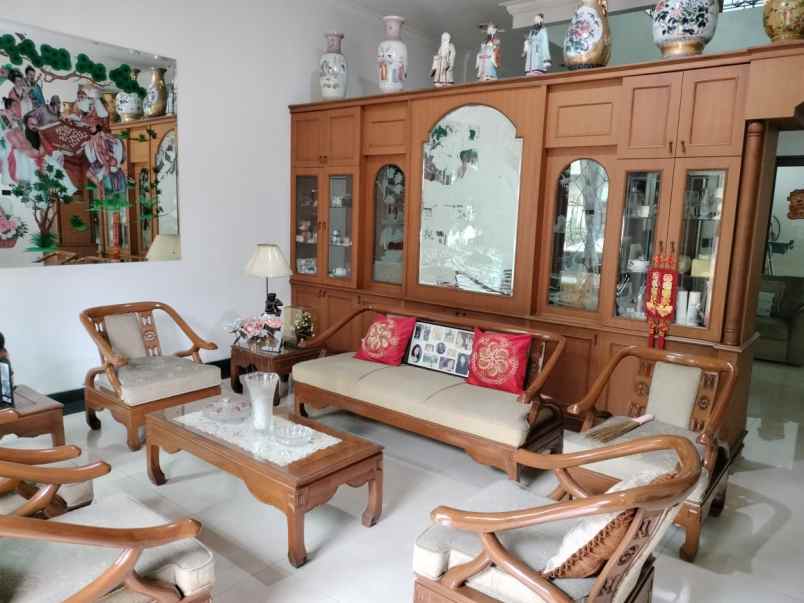 dijual rumah taman palem lestari