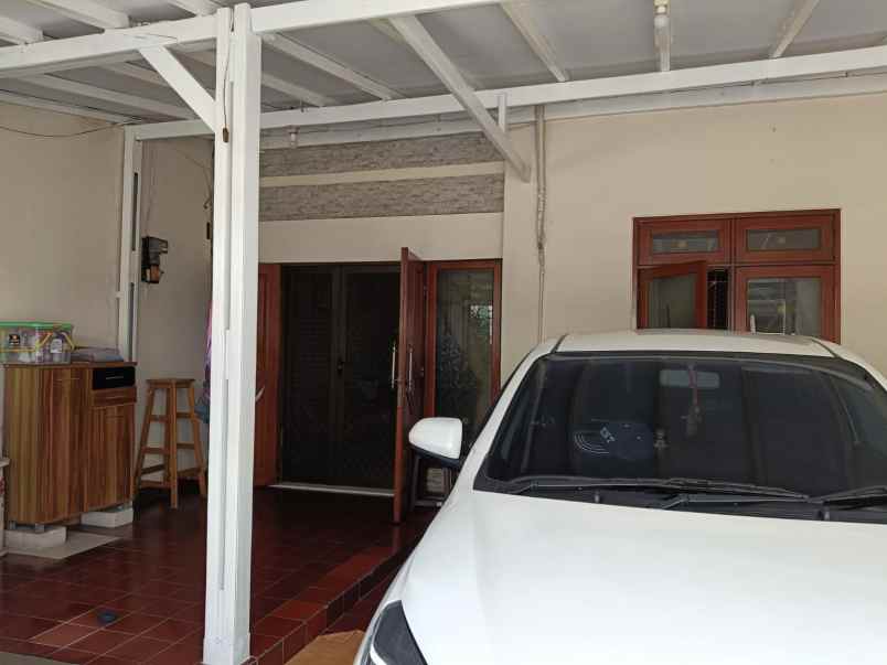 dijual rumah taman pegansaan indah