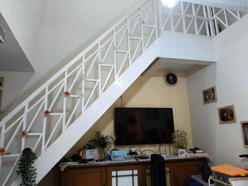 dijual rumah taman pegansaan indah