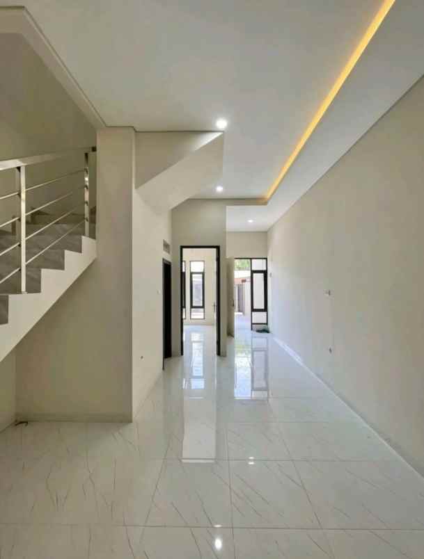 dijual rumah tenggilis mejoyo