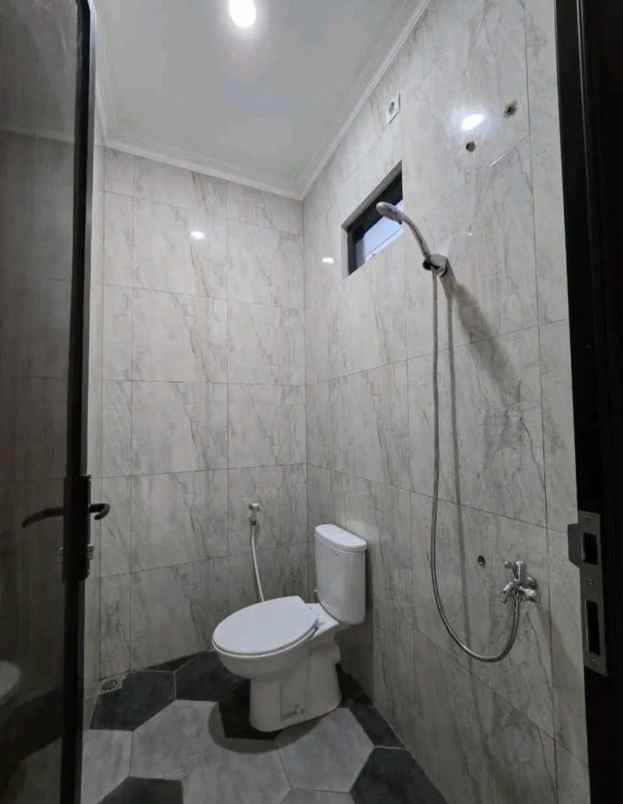 dijual rumah trihanggo