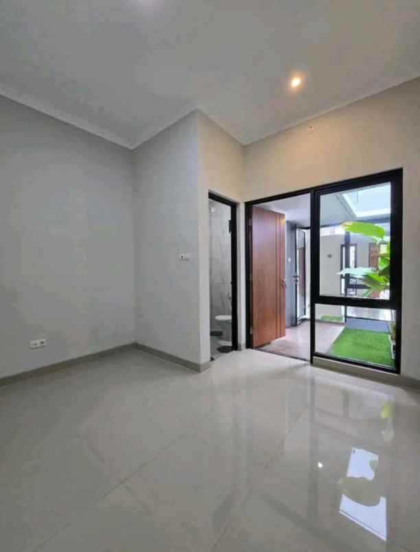 dijual rumah trihanggo