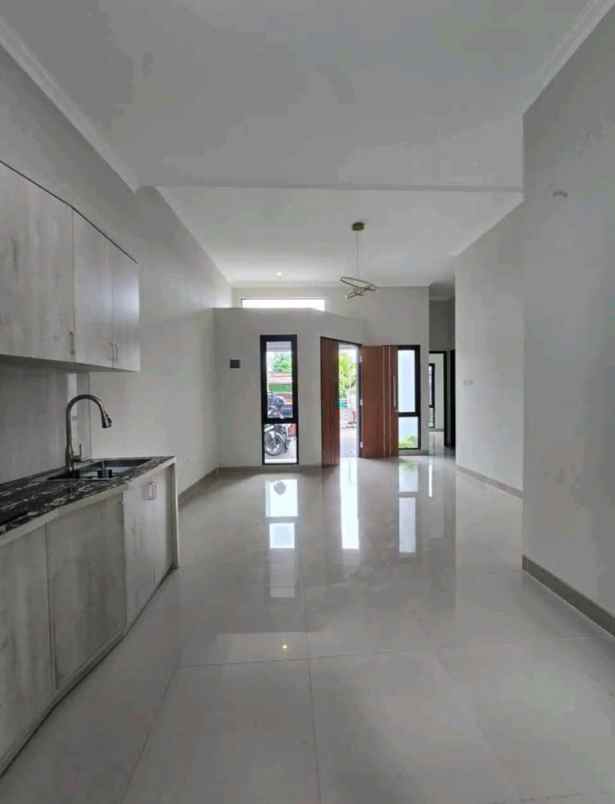 dijual rumah trihanggo