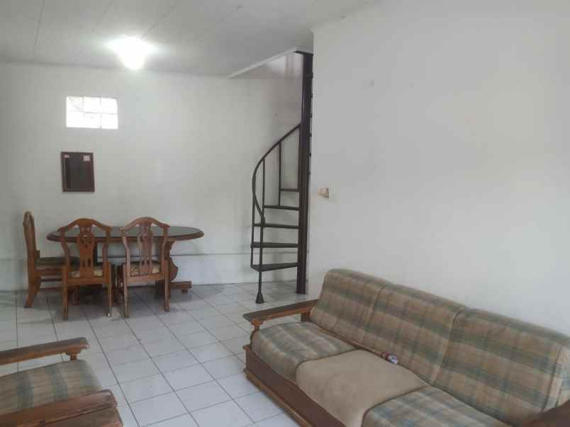 dijual rumah tubagus ismail dago bandung