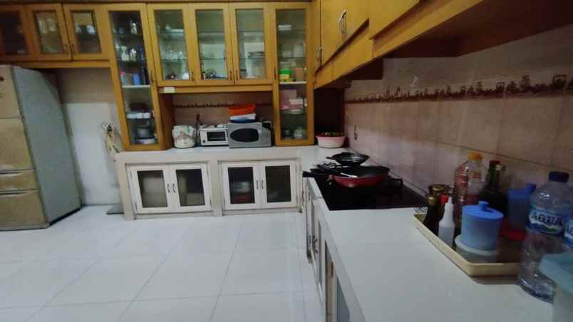 dijual rumah villa permata gading