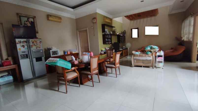 dijual rumah villa permata gading