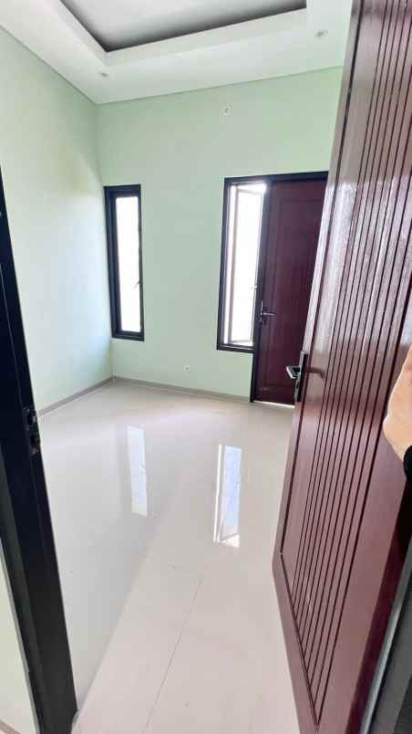 dijual rumah wisma tirto agung