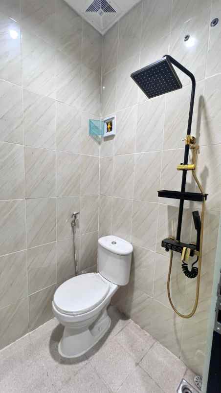 dijual rumah wisma tirto agung