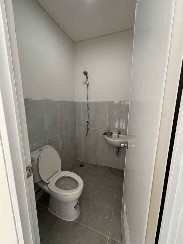 dijual unit rumah baru paramount petals