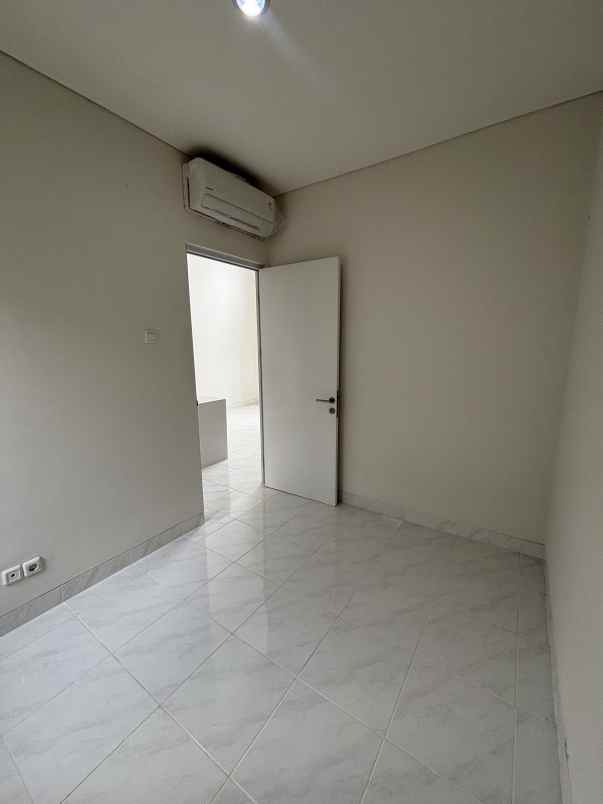 dijual unit rumah baru paramount petals