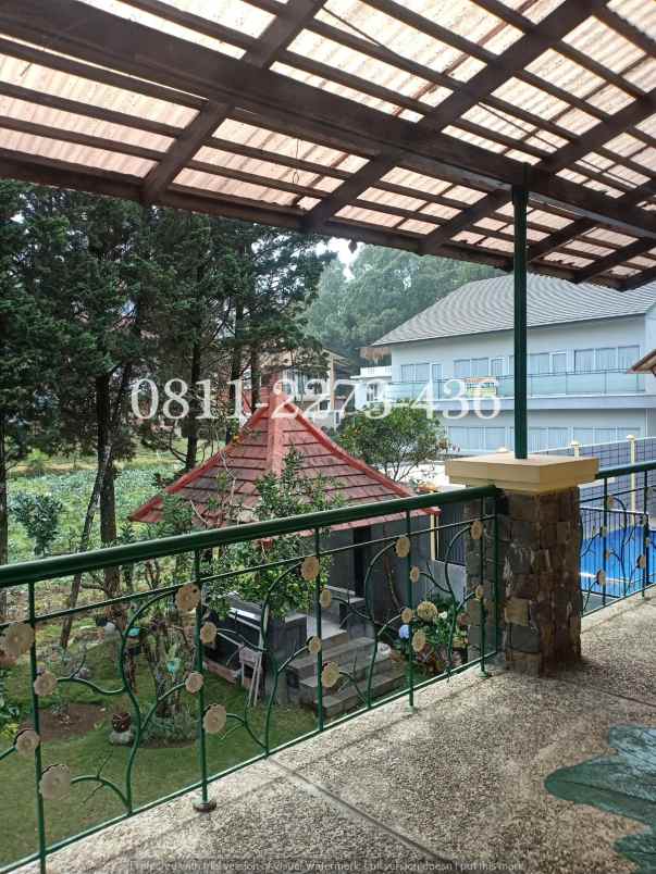 dijual villa cisarua