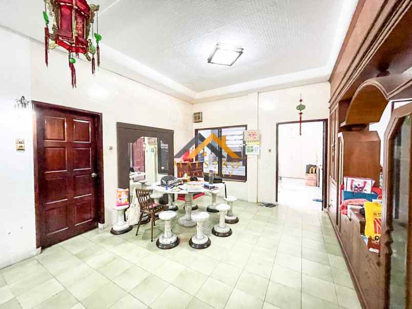 dijual villa jalan taman polonia 1 medan