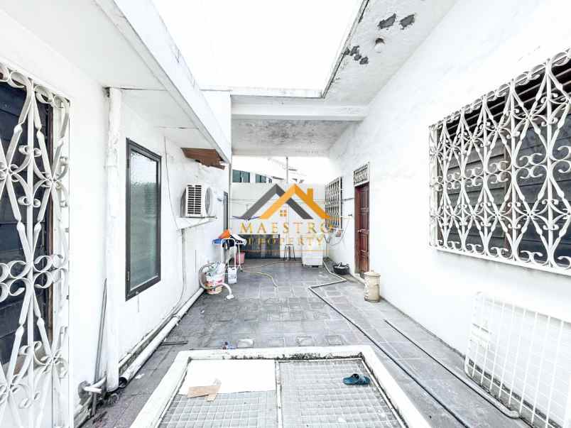 dijual villa jalan taman polonia 1 medan