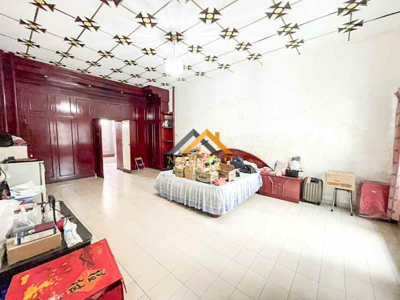 dijual villa jalan taman polonia 1 medan