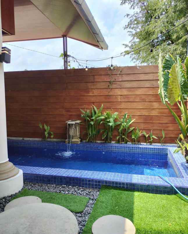 dijual villa ngemplak