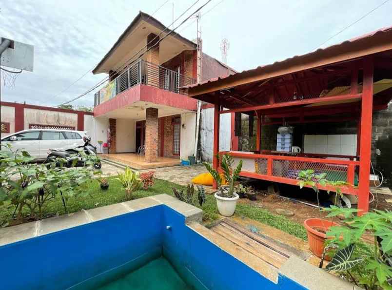 dijual villa sentul
