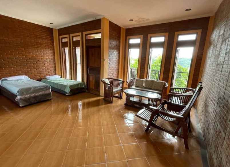 dijual villa sentul