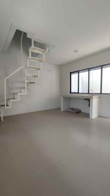 disewakan rumah baru di park serpong
