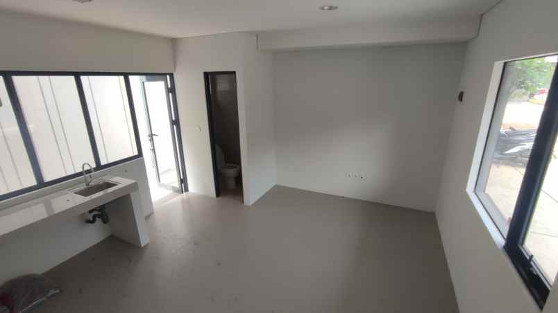 disewakan rumah baru di park serpong