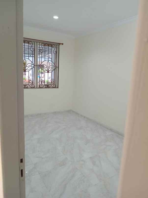 disewakan rumah bukit gading mediterania