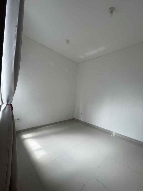 disewakan rumah graha natura e 70