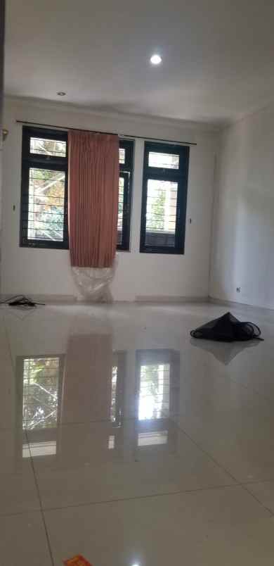 disewakan rumah grand family