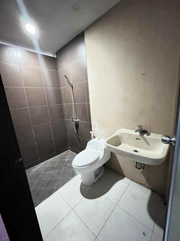 disewakan rumah komplek setrasari