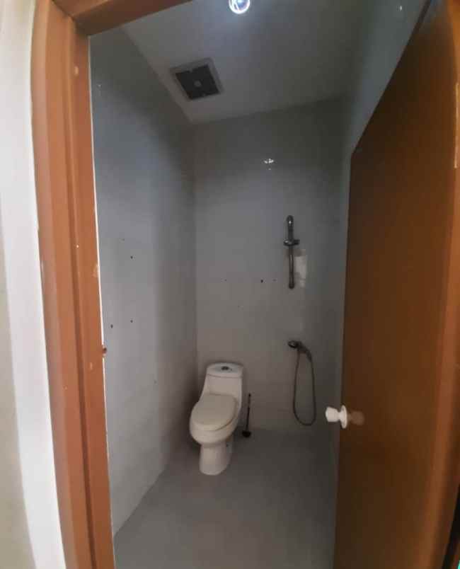 disewakan rumah pantai mentari