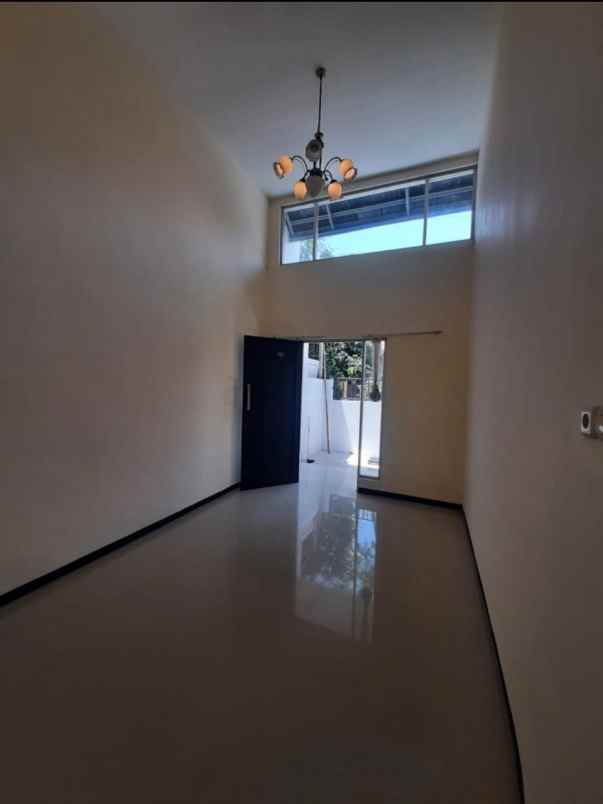 disewakan rumah pantai mentari