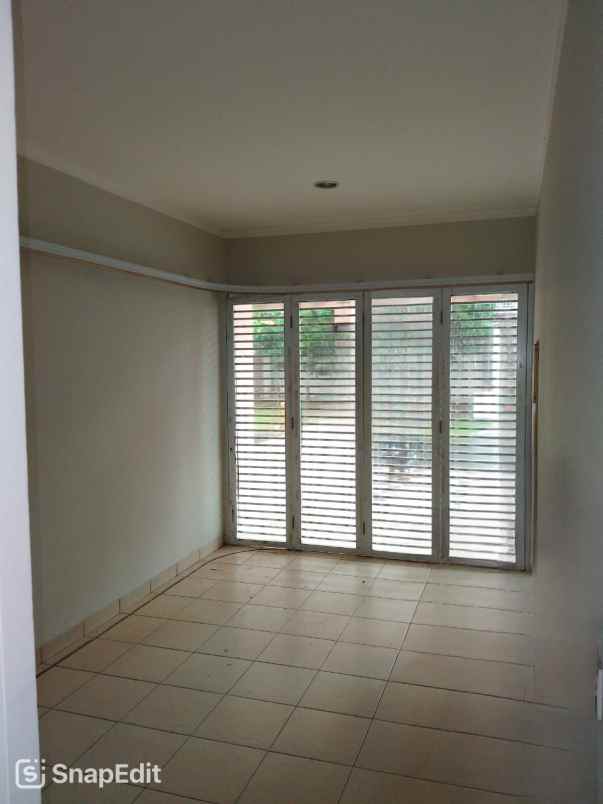 disewakan rumah summarecon bekasi cluster