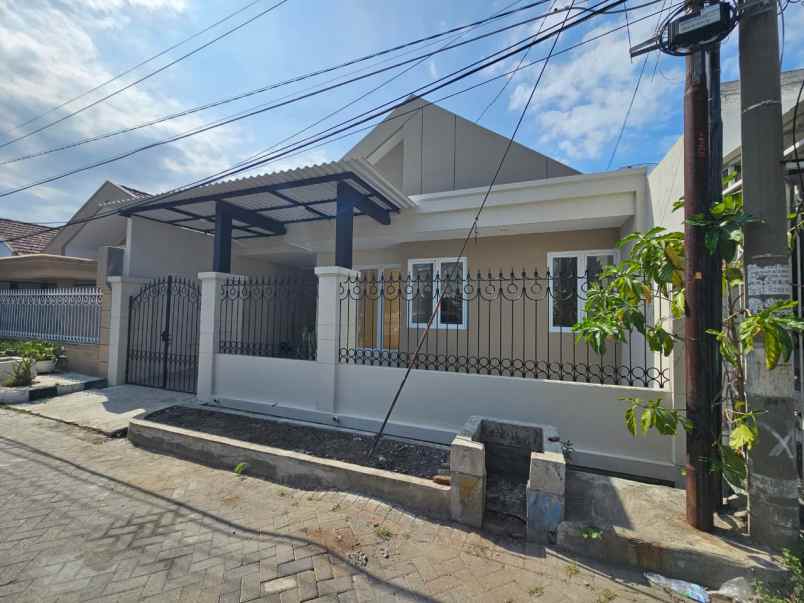disewakan rumah sutorejo