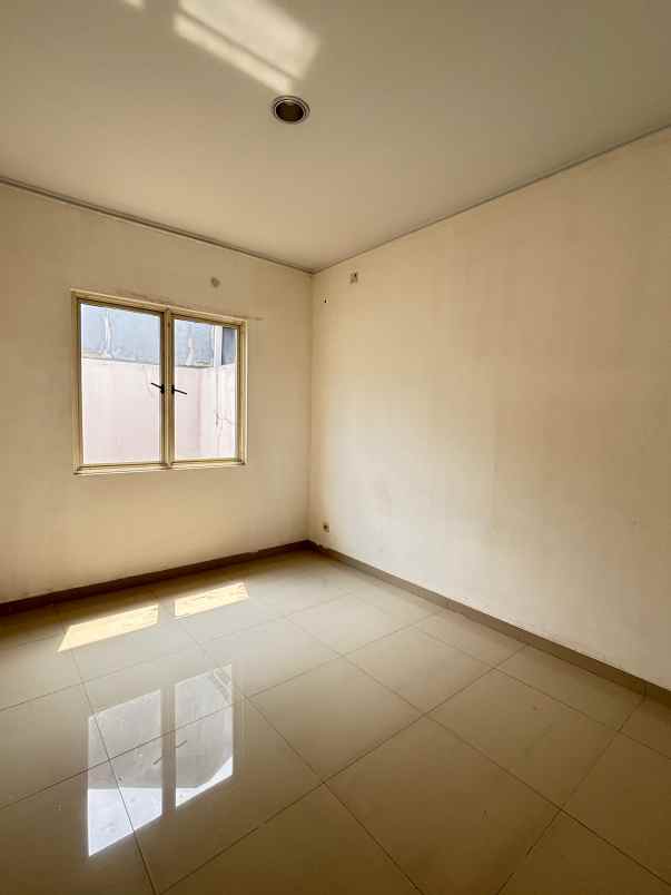 disewakan rumah suvarna sutera cluster