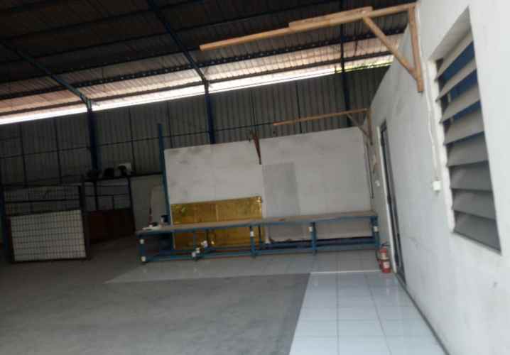 gudang 1600 m2 jl narogong kota bekasi