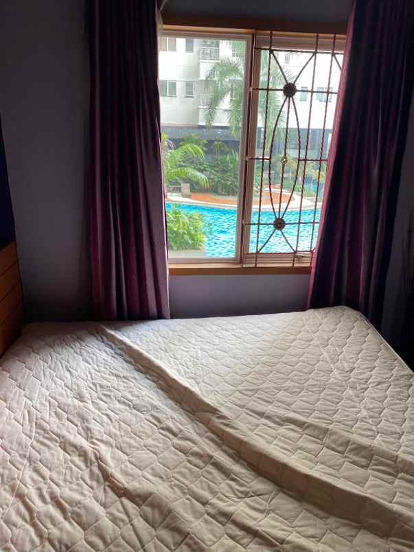 jual cepat lantai 2 semi furnished view kolam renang