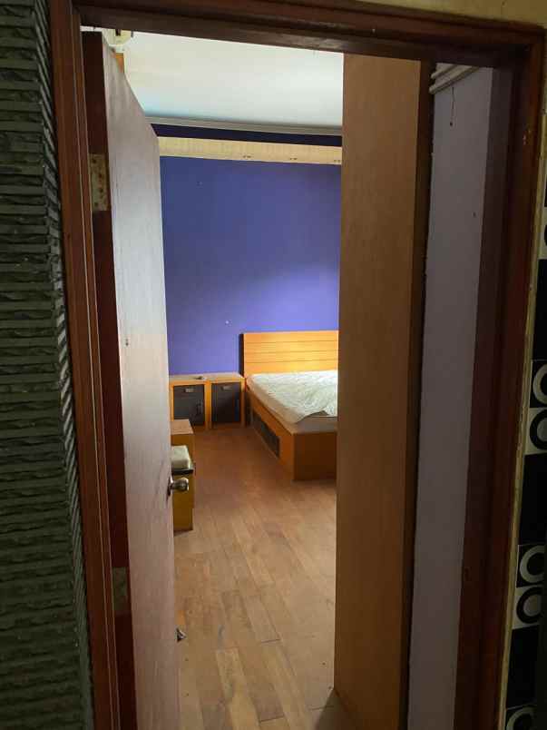 jual cepat lantai 2 semi furnished view kolam renang