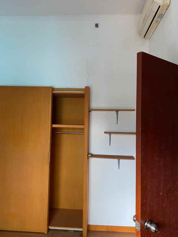 jual cepat lantai 2 semi furnished view kolam renang