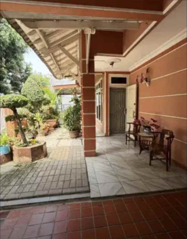 jual rumah bagus di komplek perumkar dki jakarta timur