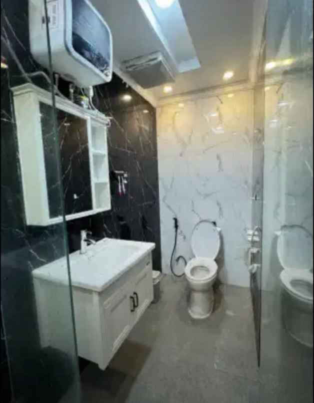 jual rumah bagus di komplek perumkar dki jakarta timur