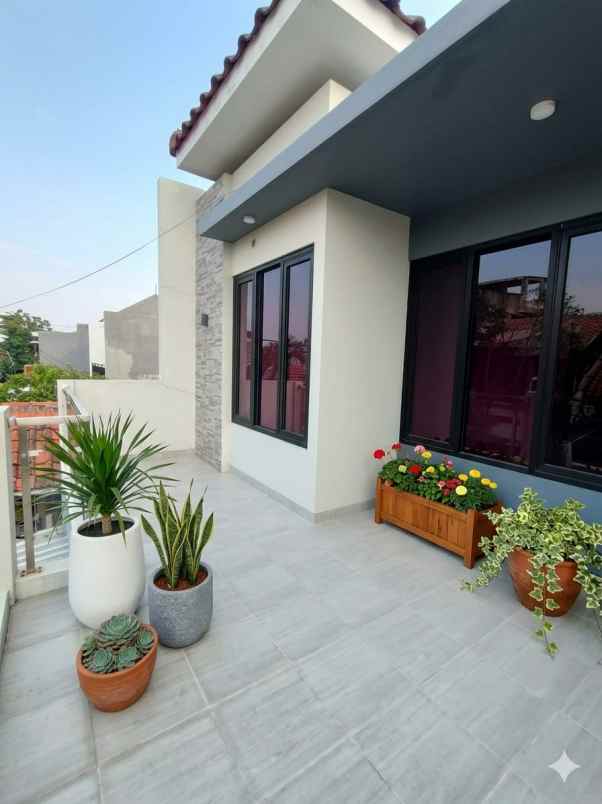 minimalis siap huni babatan pratama wiyung harga 1m an