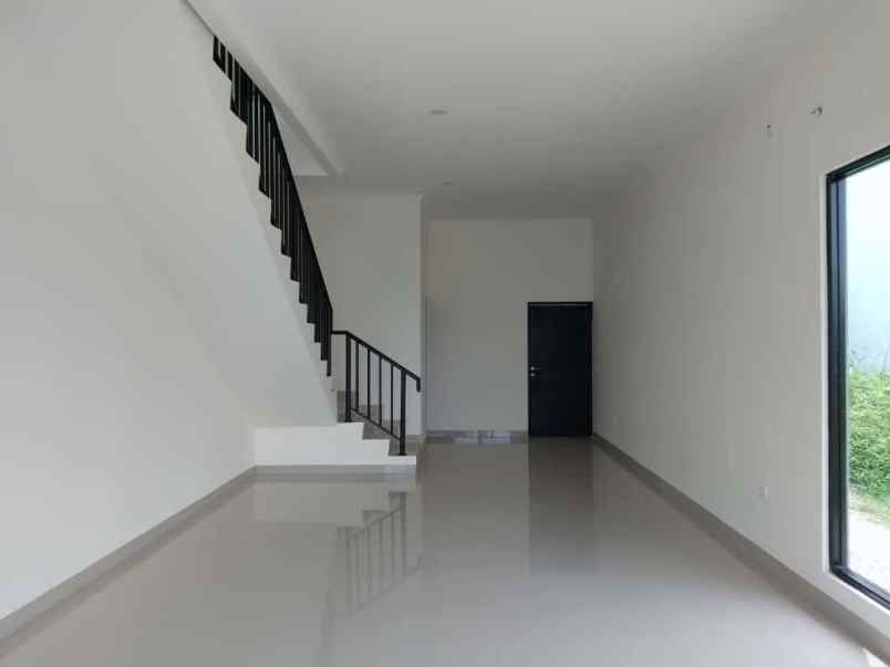 ruko 2 lantai paling strategis di pinggir jalan raya