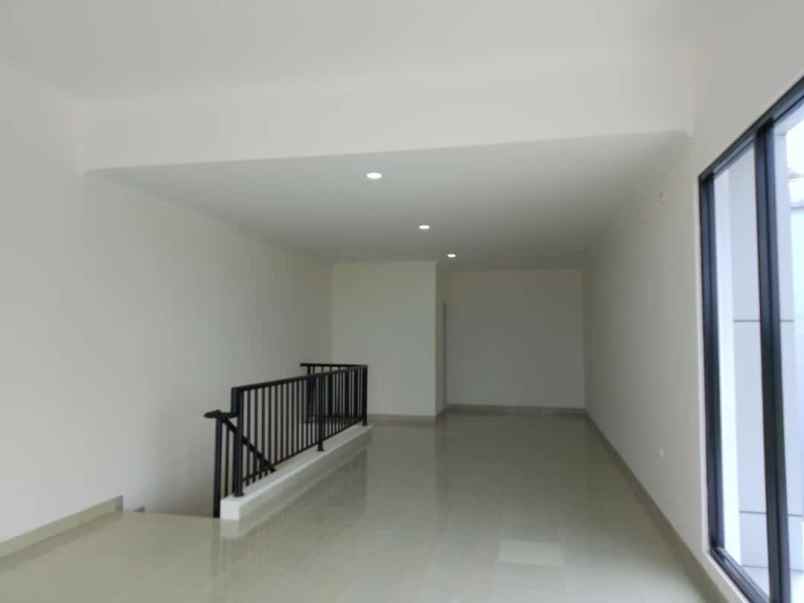 ruko 2 lantai paling strategis di pinggir jalan raya