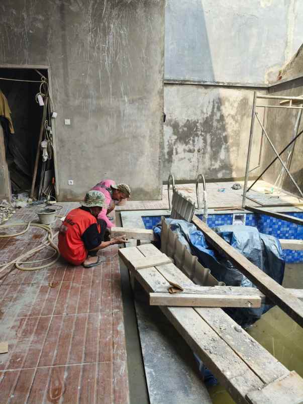 rumah 2 lantai ada pool di tanah baru depok