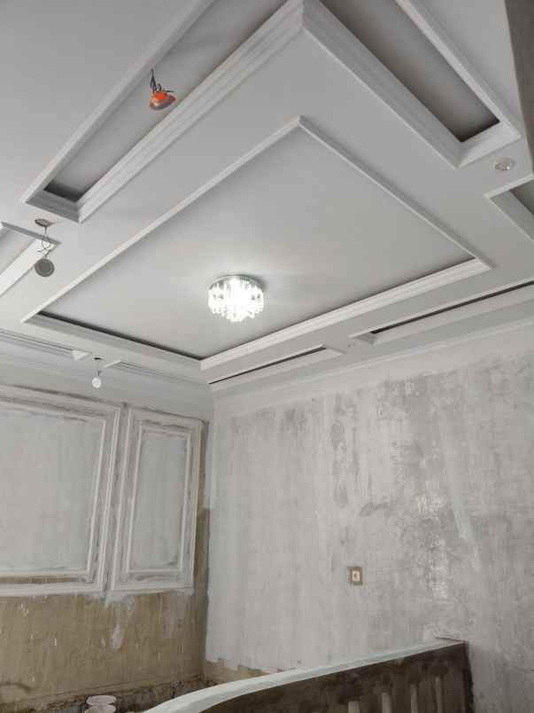rumah 2 lantai ada pool di tanah baru depok