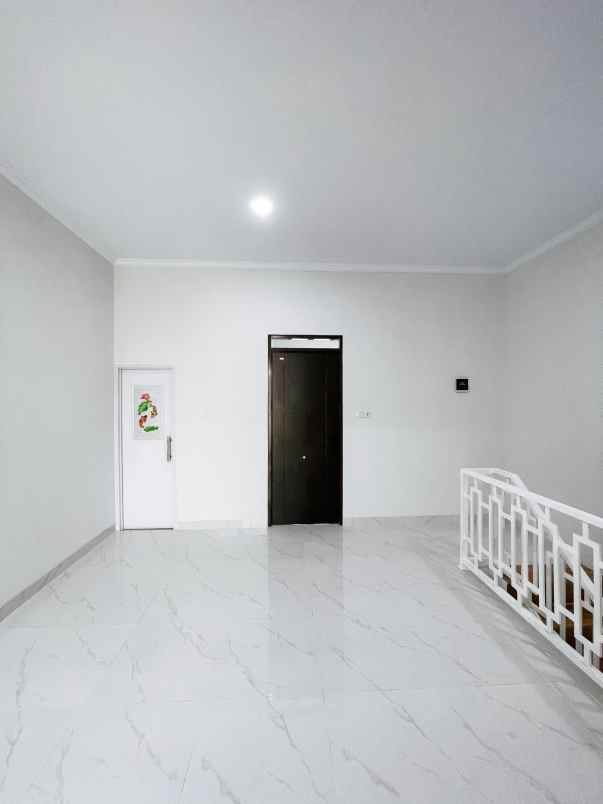 rumah 2 lantai cantik dalam cluster bisa di kpr di pup