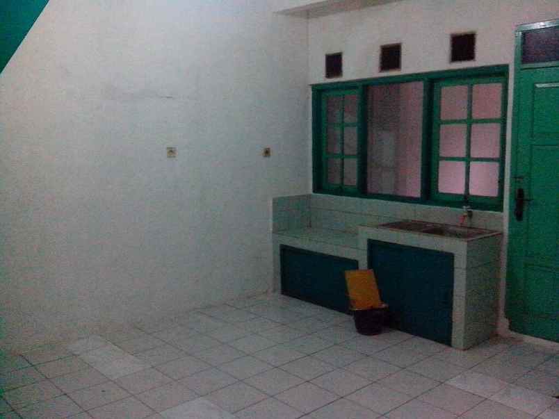 rumah 2 lantai di komplek cihanjuang shm hadap selatan