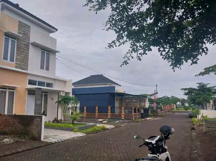 rumah 2 lantai harga terjangkau di malang