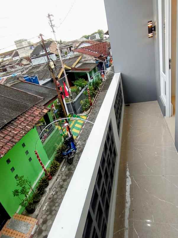 rumah 2 lantai minomartani dekat rs condong catur
