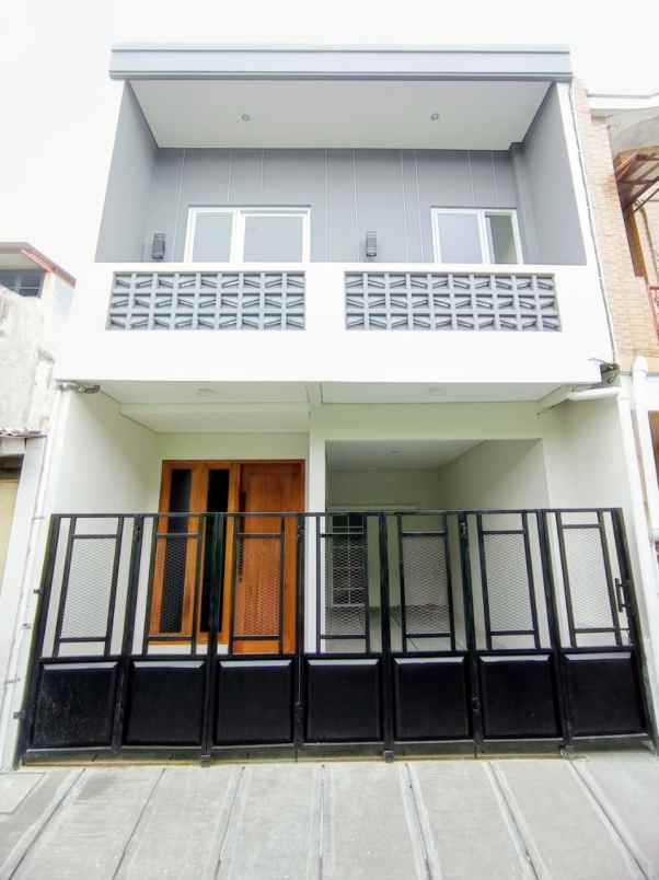 rumah 2 lantai minomartani dekat rs condong catur