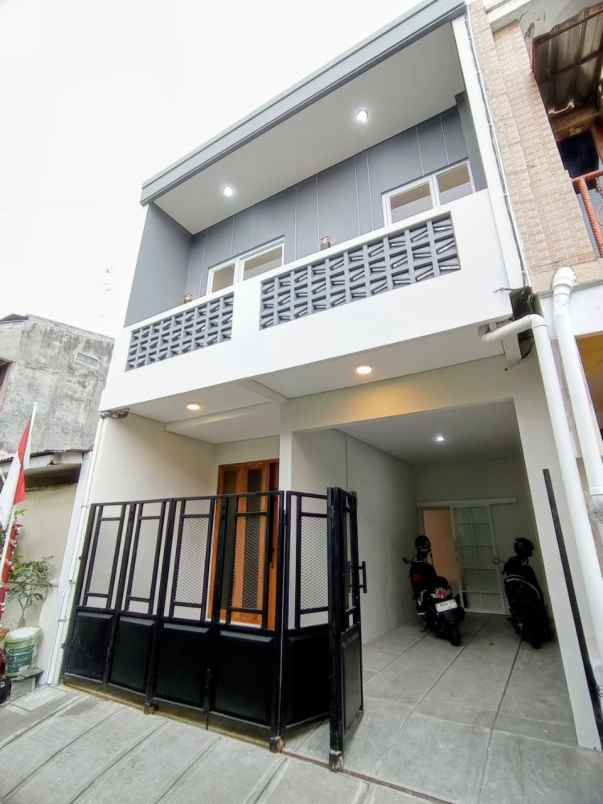 rumah 2 lantai minomartani dekat rs condong catur